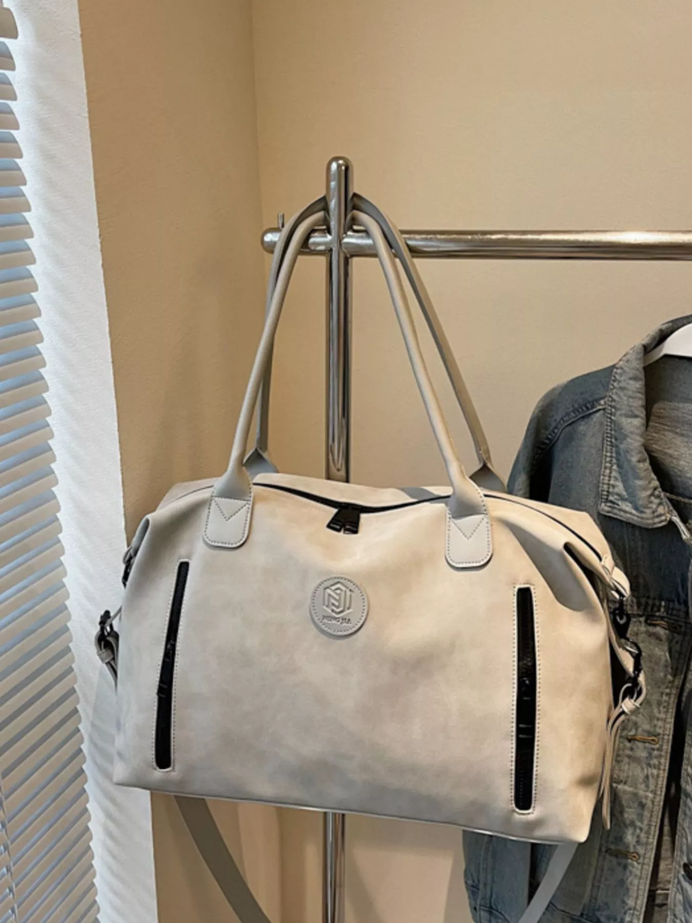 Adjustable Shoulder Strap Travel Duffel Bag - Image 3