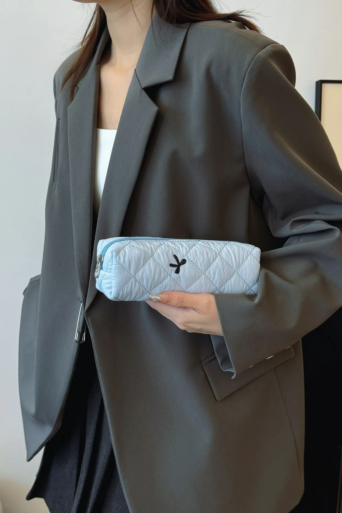 Bow Embroidered Quilted Storage Bag - Image 2