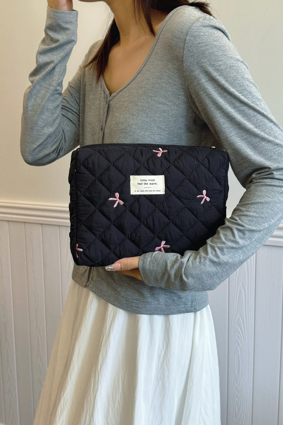 Bow Embroidered Quilted Storage Bag - Image 2