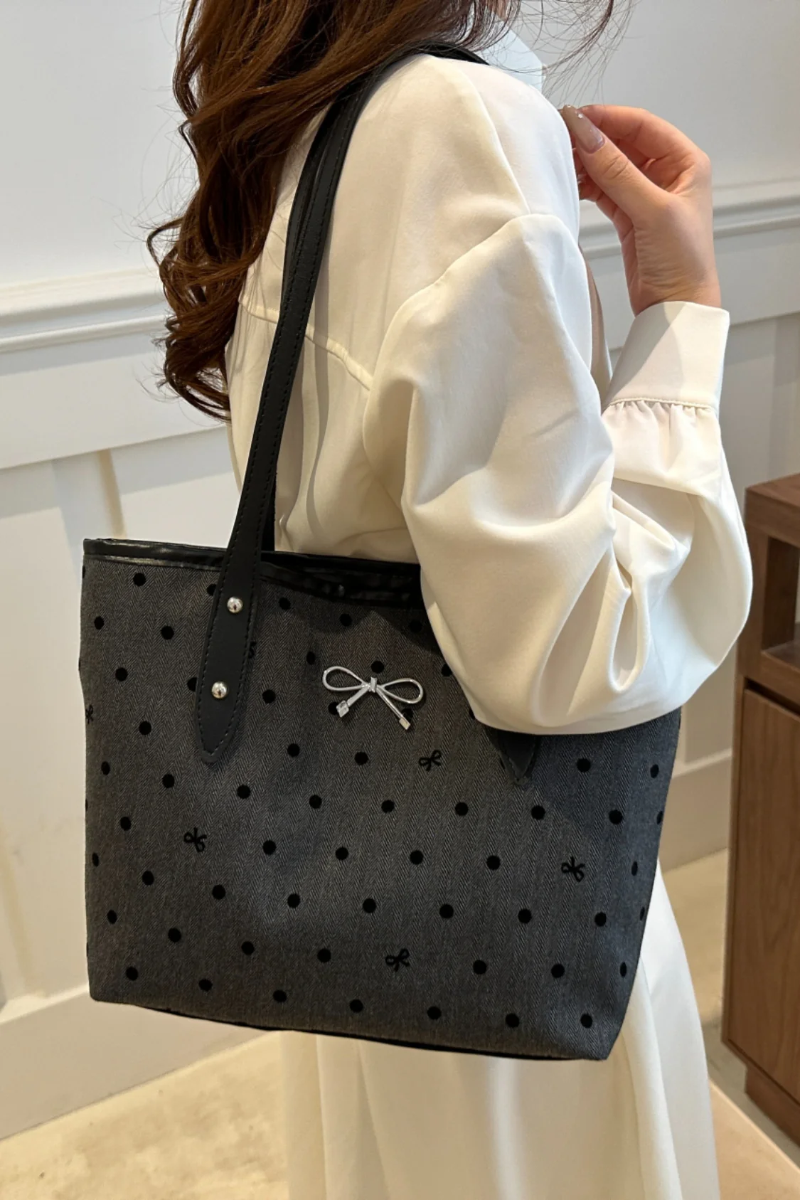 Bow Trim Polyester Tote Bag - Image 23
