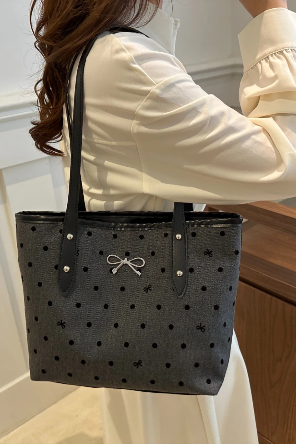 Bow Trim Polyester Tote Bag - Image 24