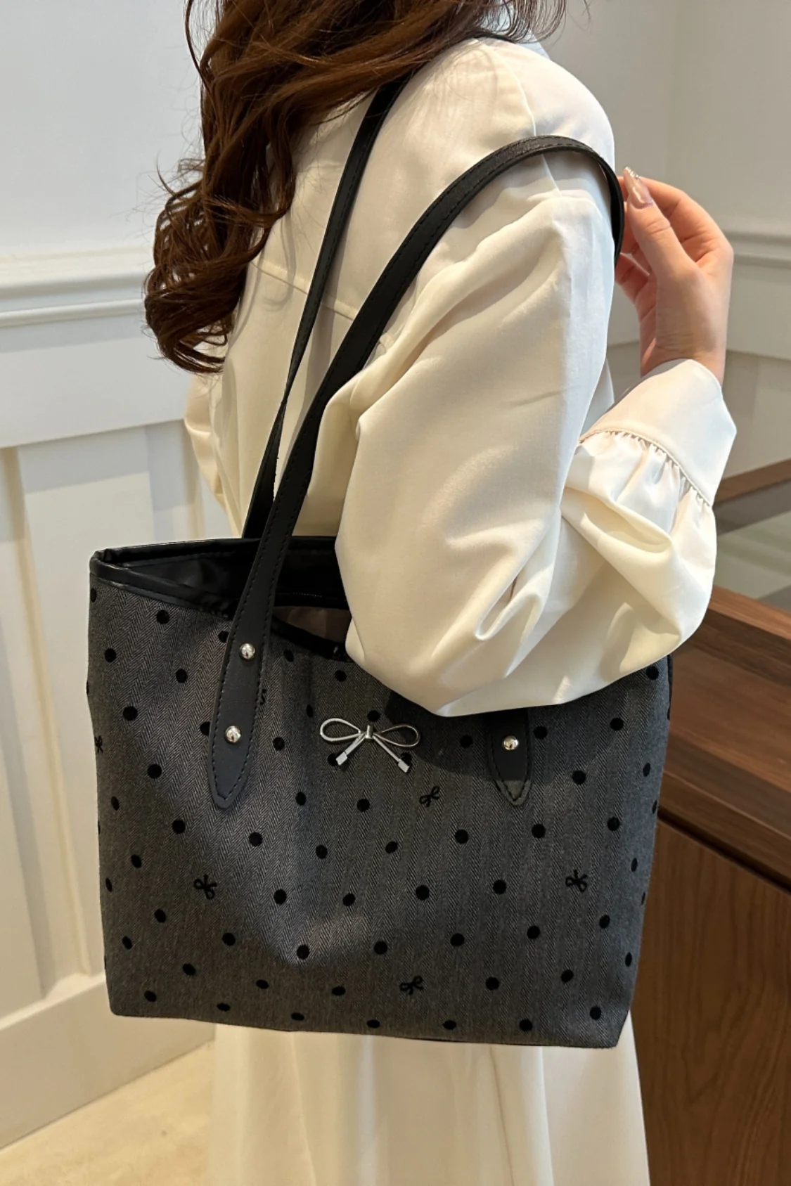 Bow Trim Polyester Tote Bag - Image 25