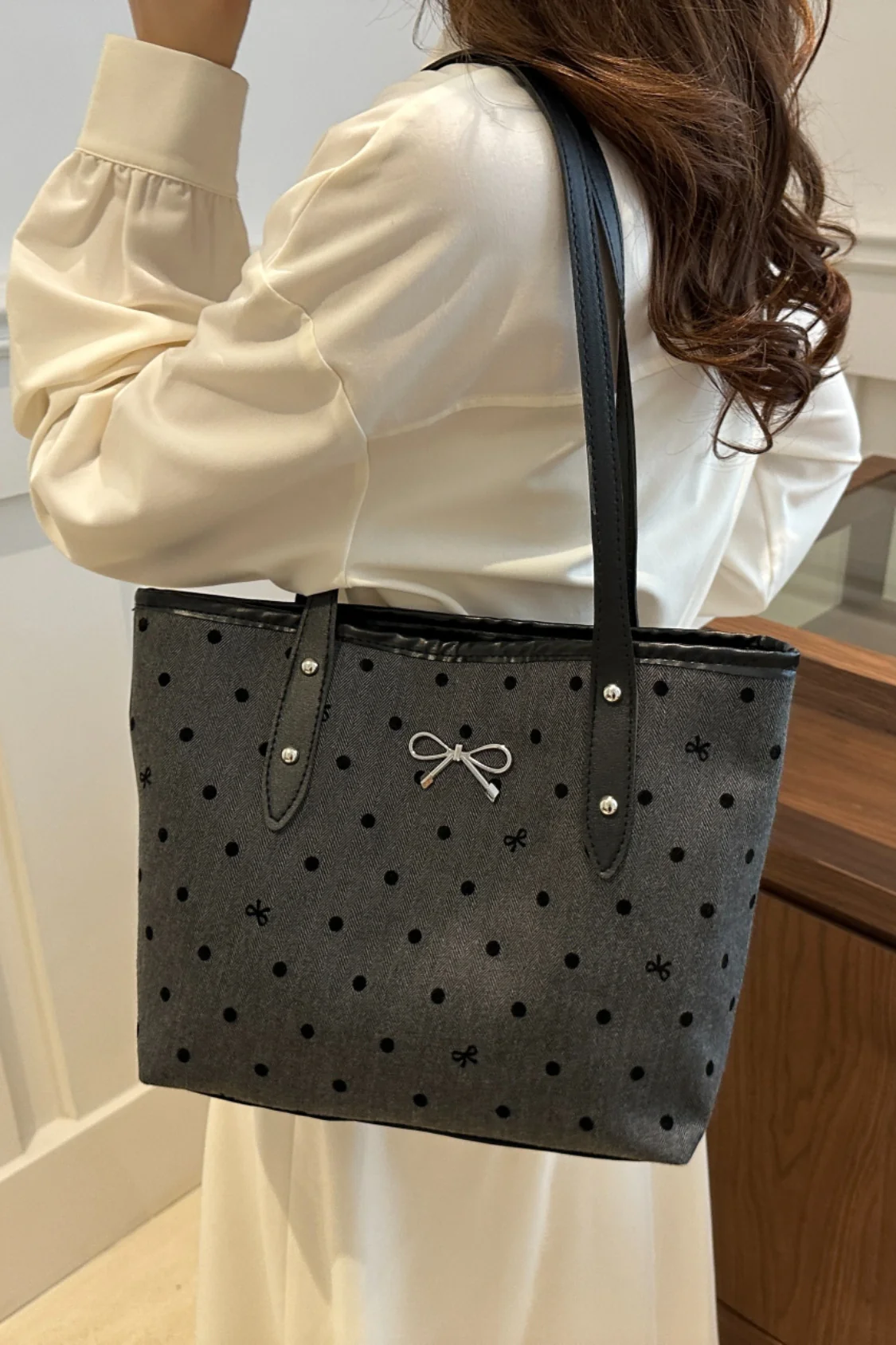 Bow Trim Polyester Tote Bag - Image 26