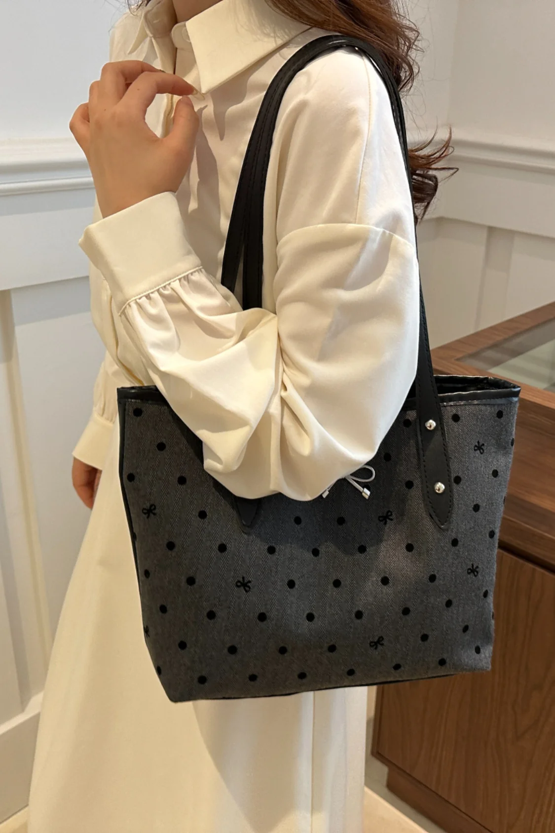 Bow Trim Polyester Tote Bag - Image 28