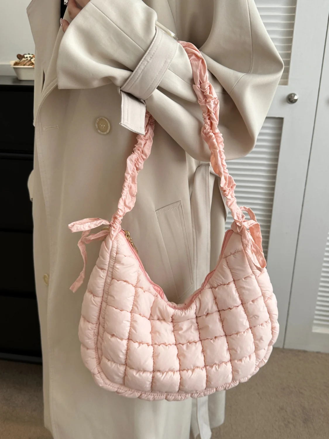 Bubble Texture Ruched Strap Quilted Shoulder Bag - Image 11