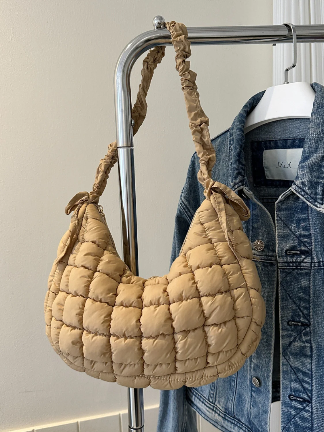 Bubble Texture Ruched Strap Quilted Shoulder Bag - Image 13