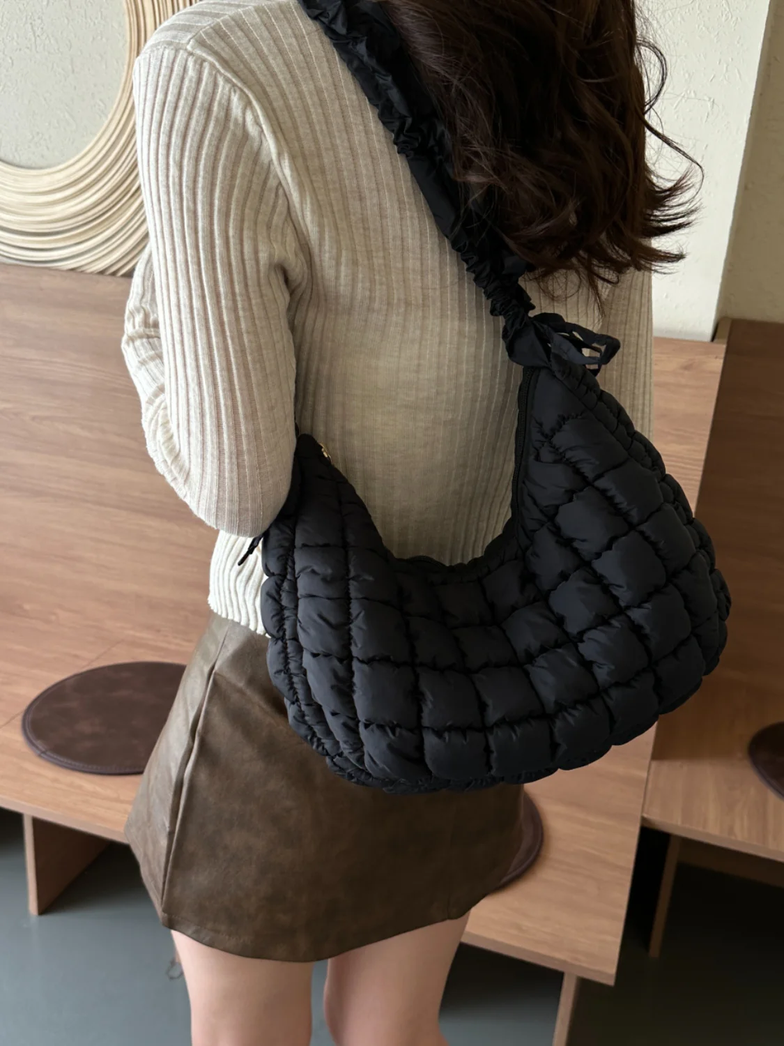 Bubble Texture Ruched Strap Quilted Shoulder Bag - Image 26