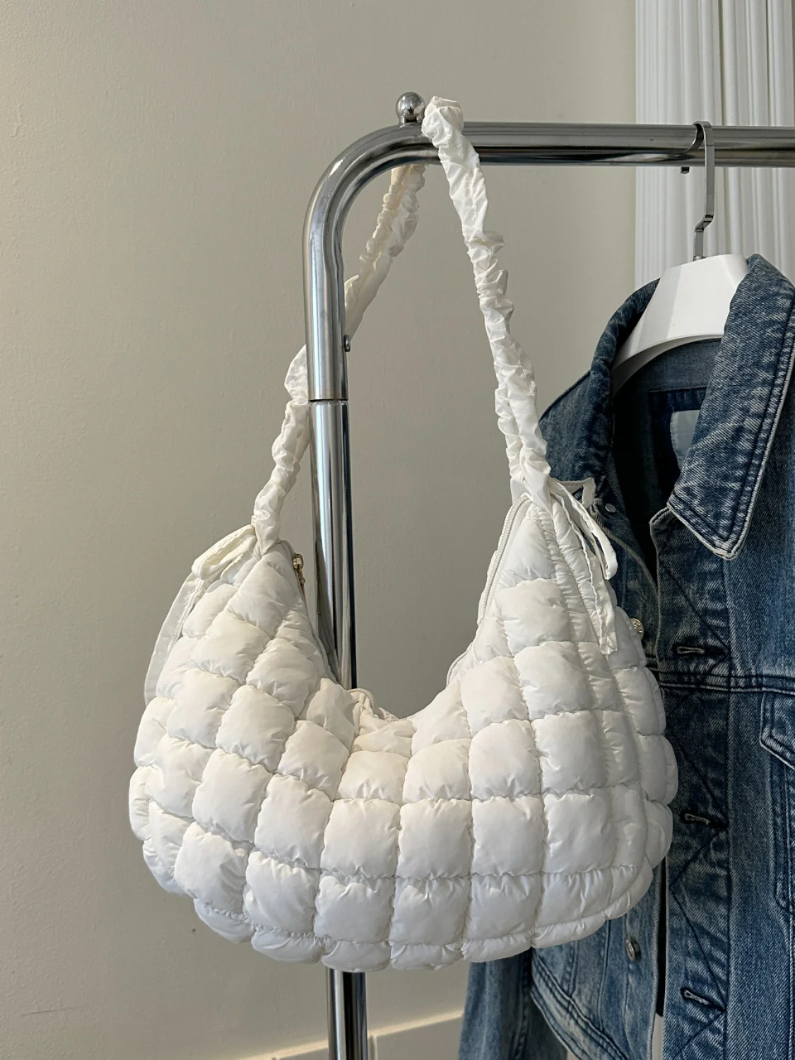 Bubble Texture Ruched Strap Quilted Shoulder Bag - Image 27