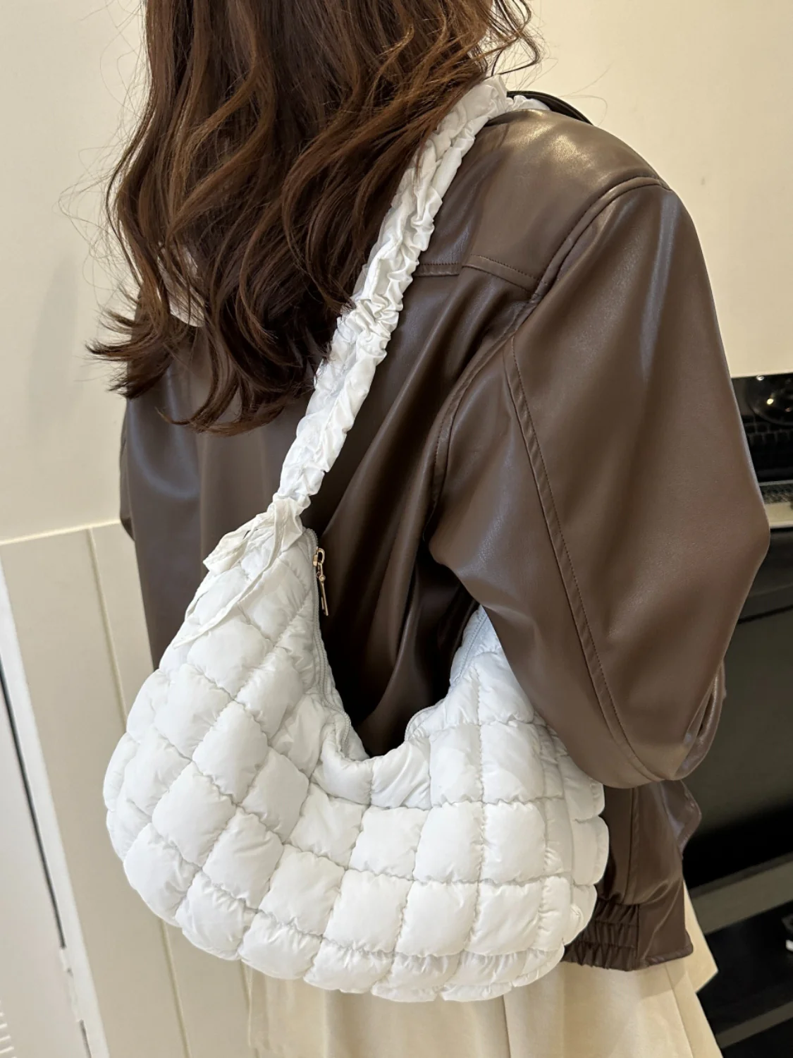 Bubble Texture Ruched Strap Quilted Shoulder Bag - Image 30