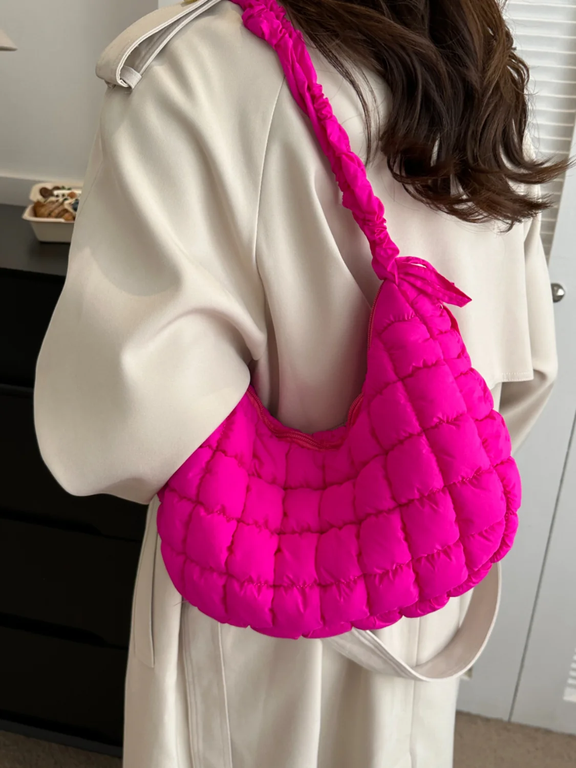 Bubble Texture Ruched Strap Quilted Shoulder Bag - Image 4