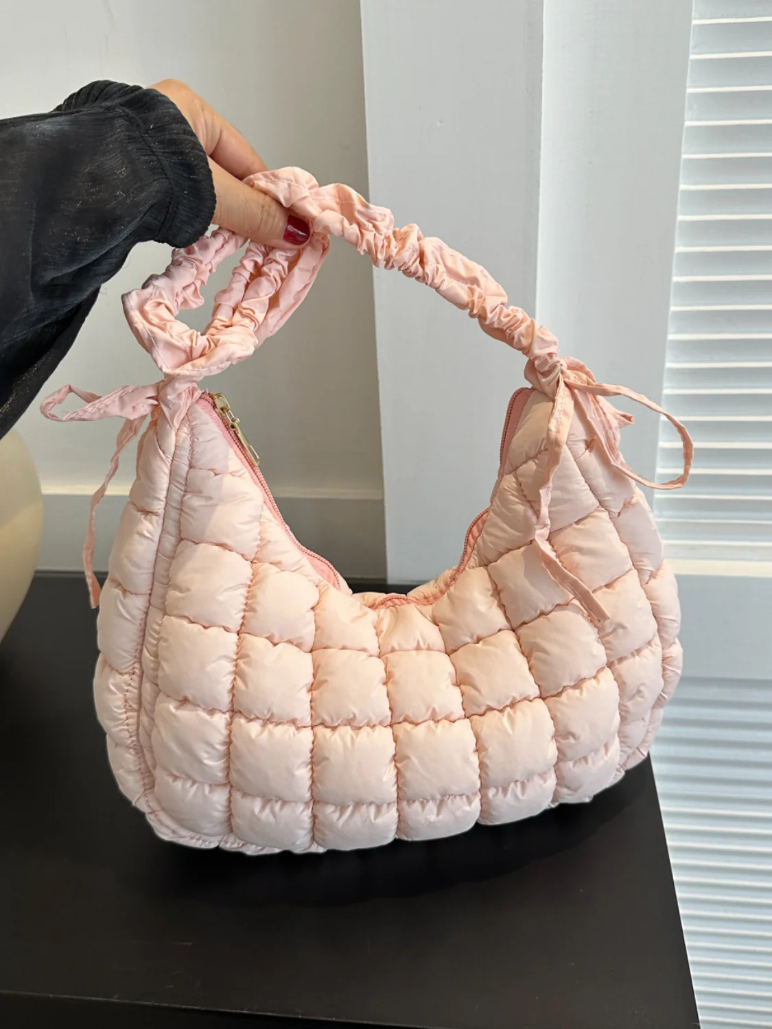 Bubble Texture Ruched Strap Quilted Shoulder Bag - Image 7