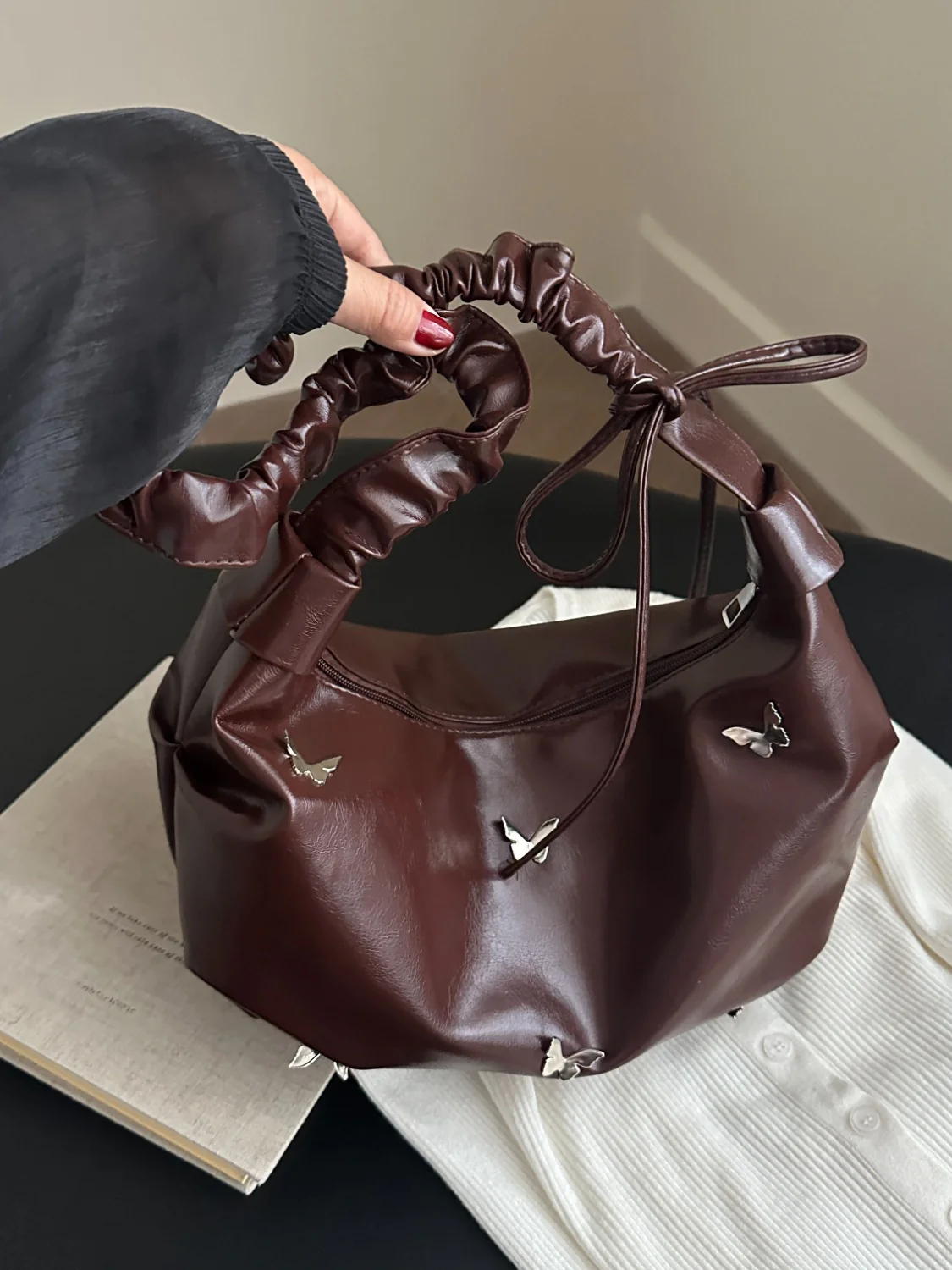 Butterfly Ruched Strap Shoulder Bag - Image 10