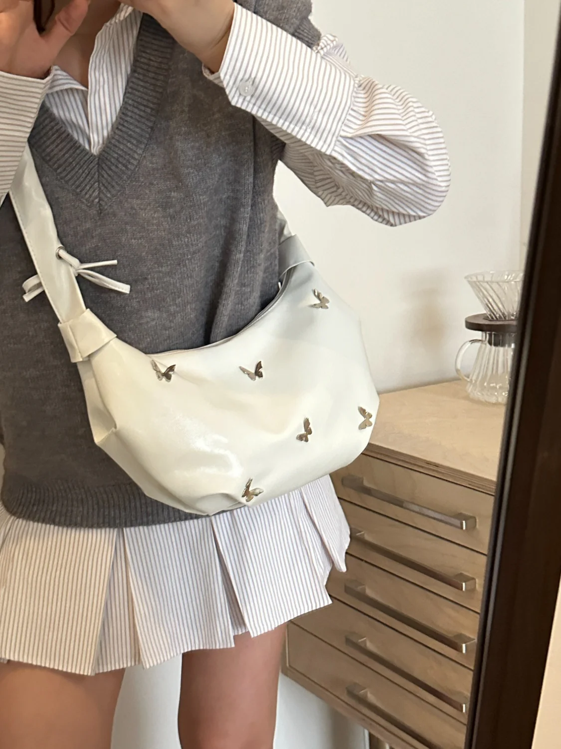 Butterfly Ruched Strap Shoulder Bag - Image 12