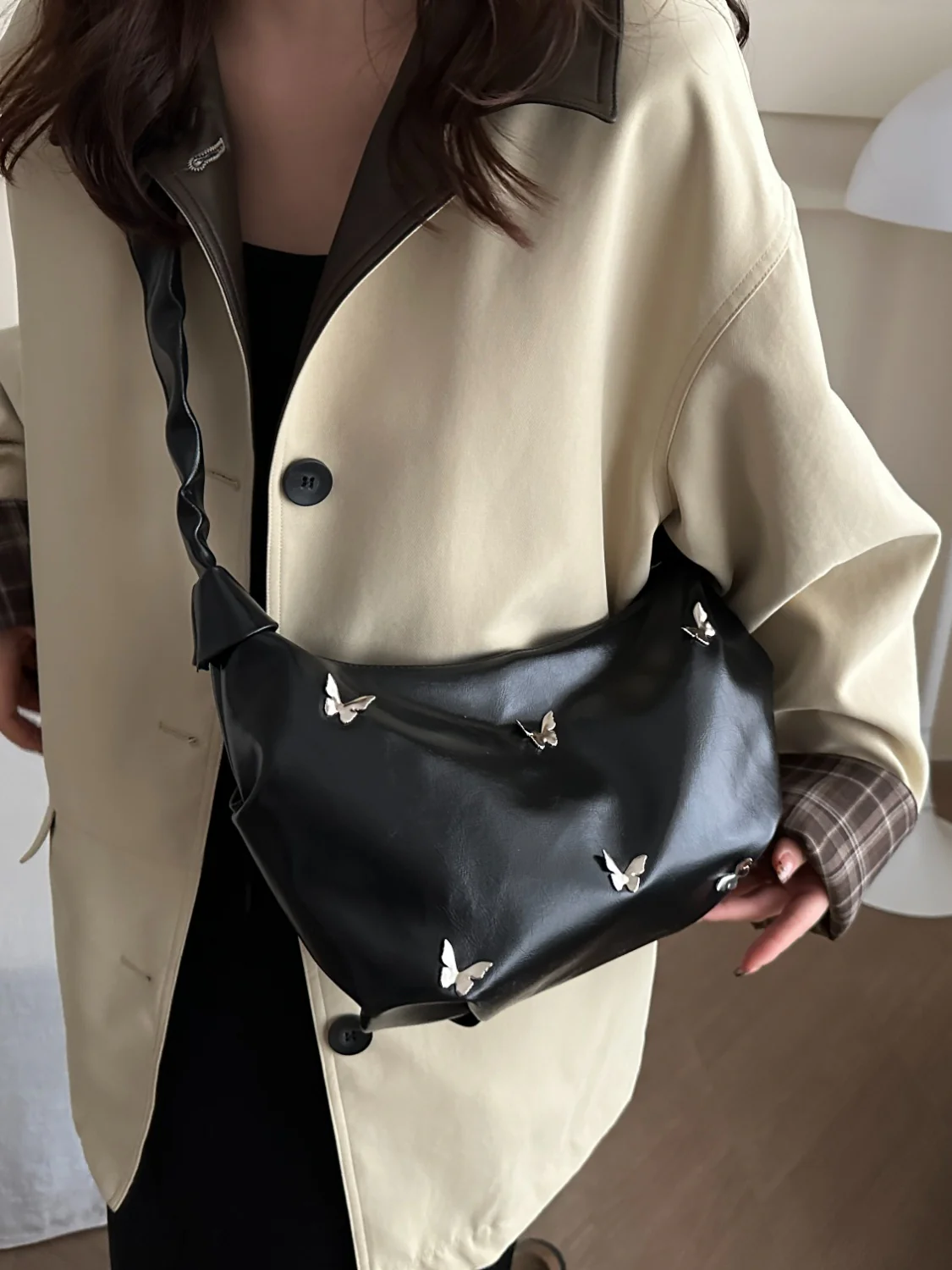 Butterfly Ruched Strap Shoulder Bag - Image 16