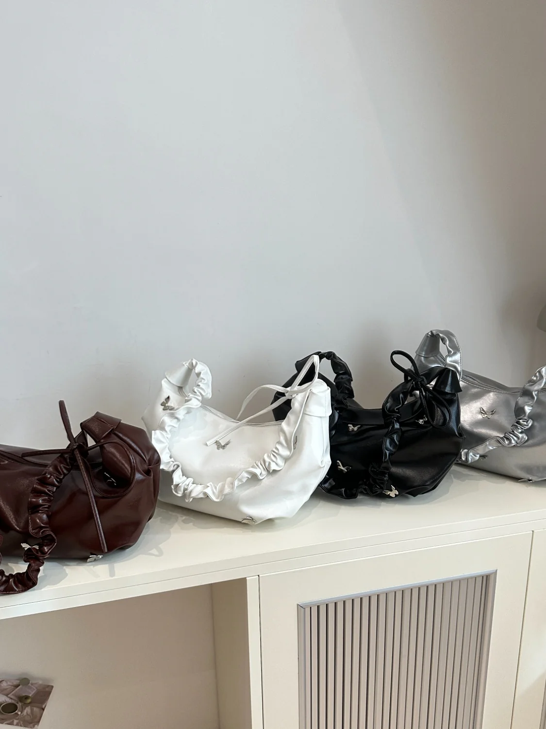 Butterfly Ruched Strap Shoulder Bag - Image 18