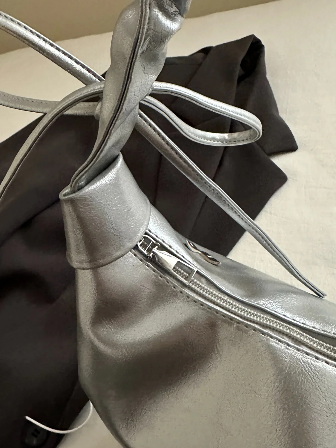 Butterfly Ruched Strap Shoulder Bag - Image 5