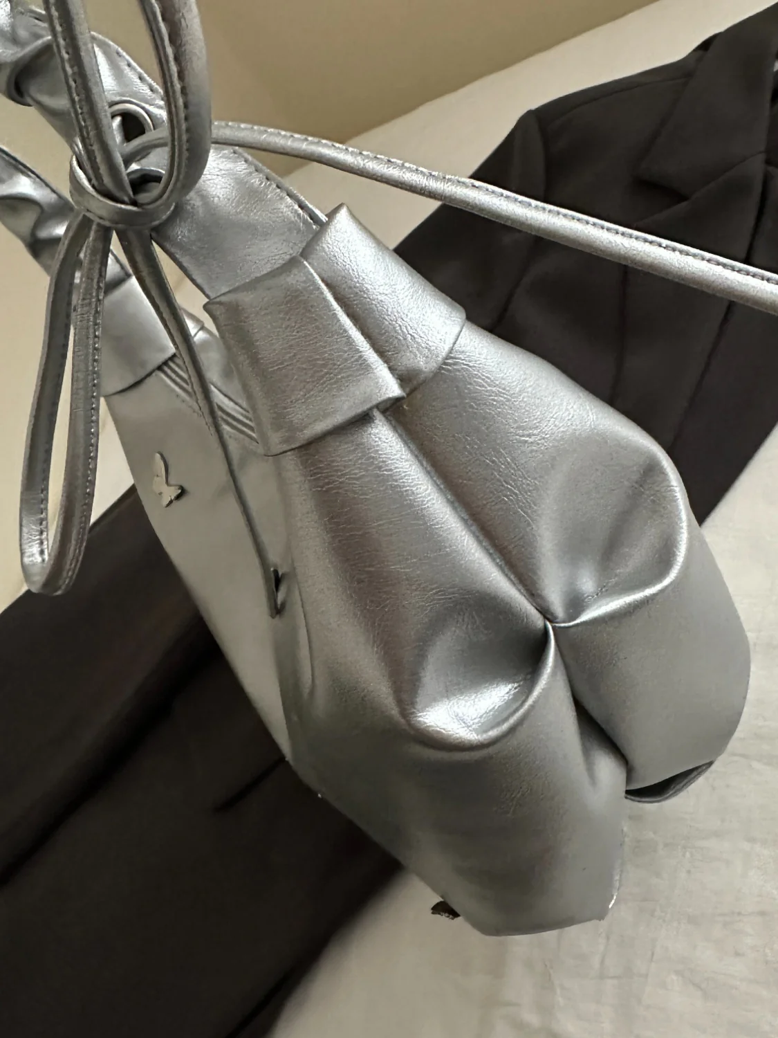 Butterfly Ruched Strap Shoulder Bag - Image 6