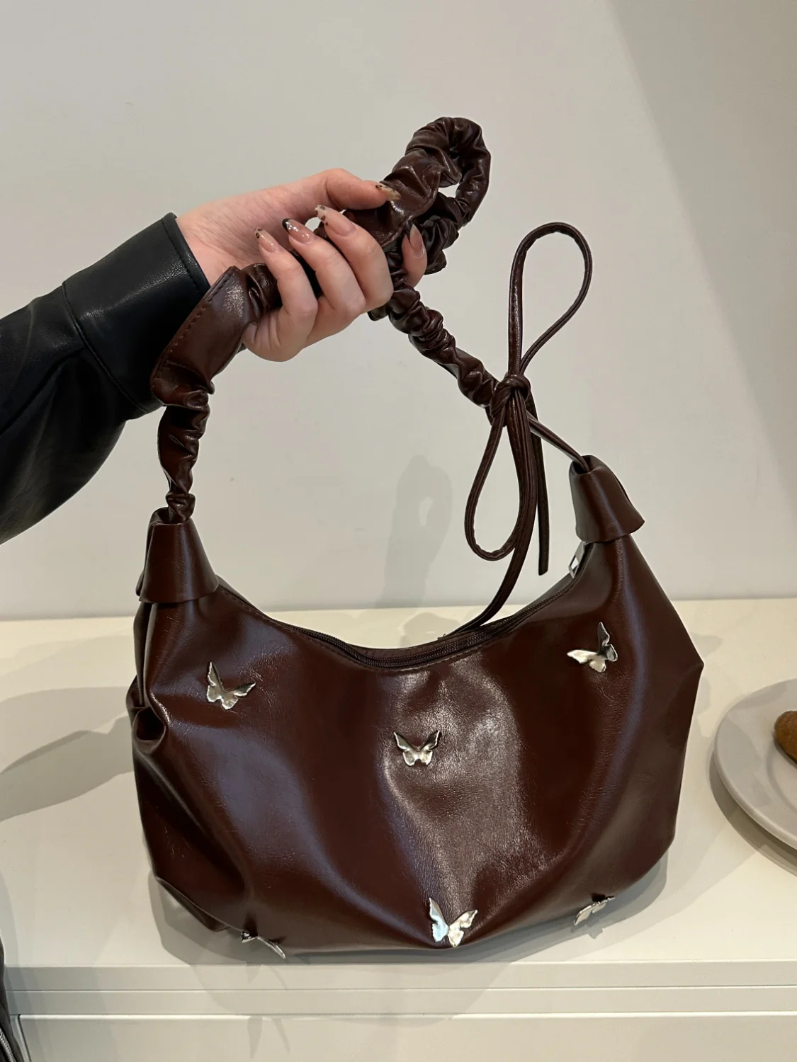 Butterfly Ruched Strap Shoulder Bag - Image 9