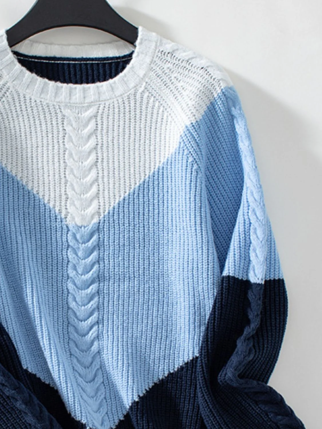 Color Block Round Neck Long Sleeve Sweater - Image 12