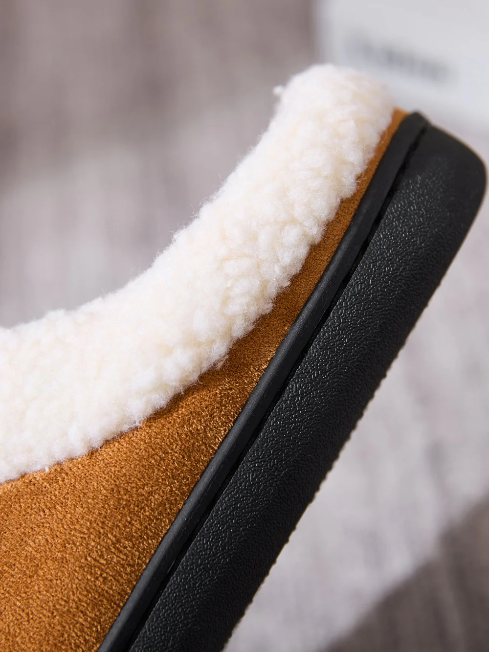 Contrast Round Toe Flat Slippers - Image 10
