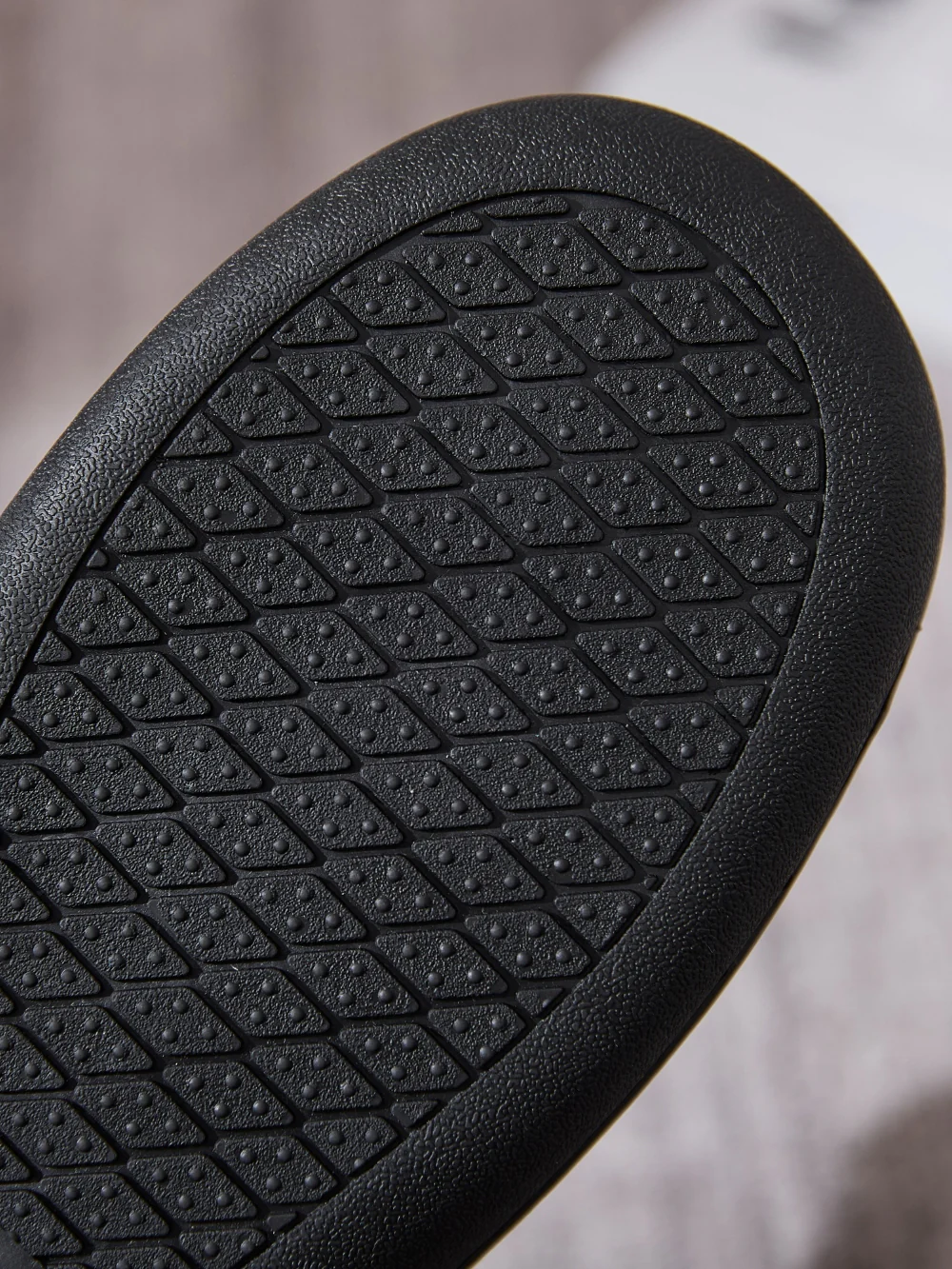 Contrast Round Toe Flat Slippers - Image 12
