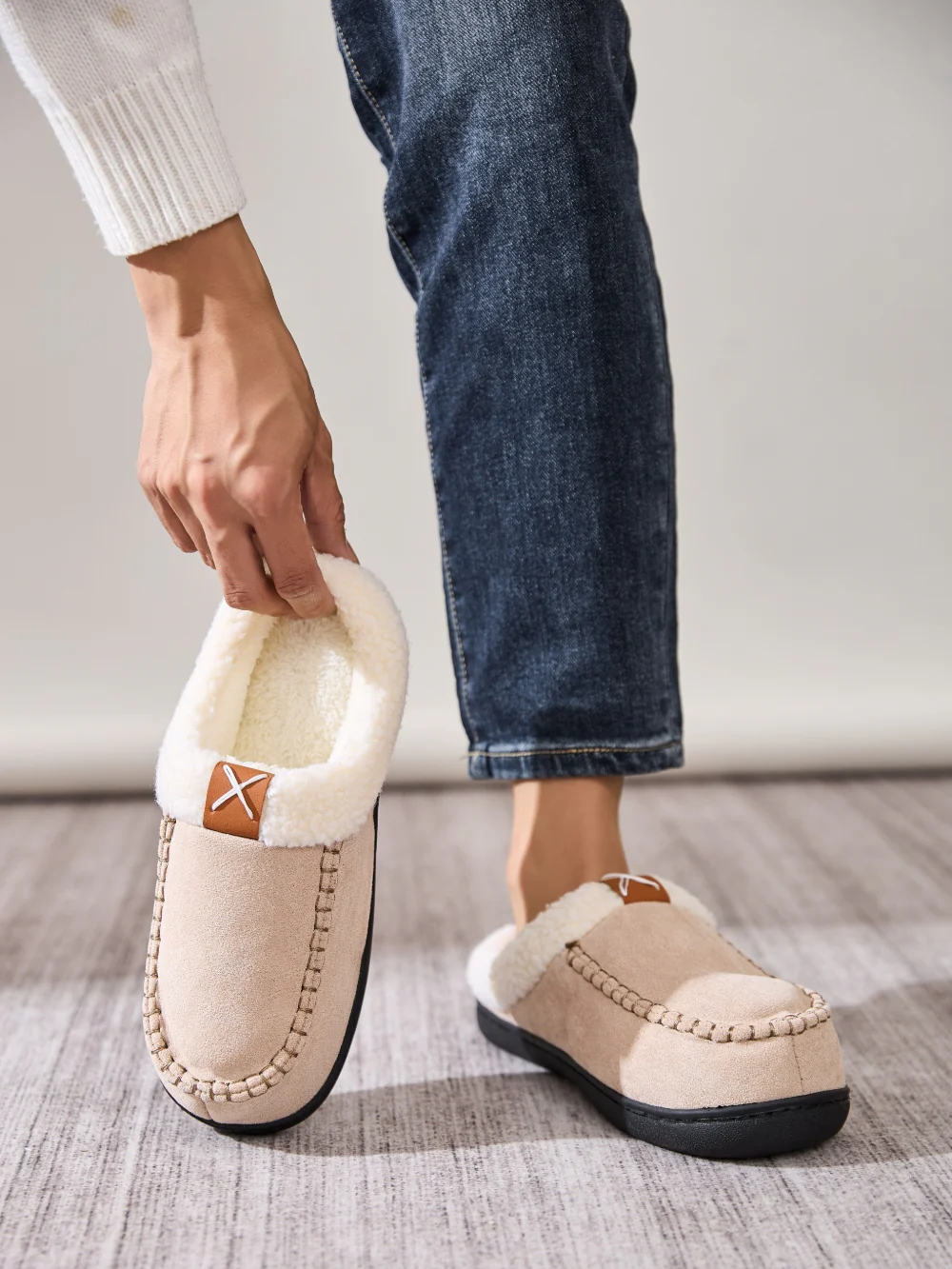 Contrast Round Toe Flat Slippers - Image 14