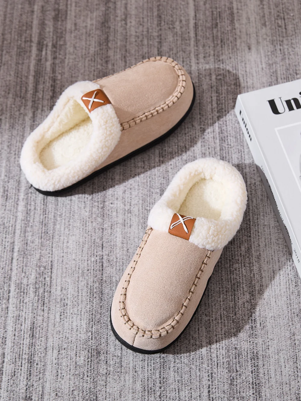 Contrast Round Toe Flat Slippers - Image 17