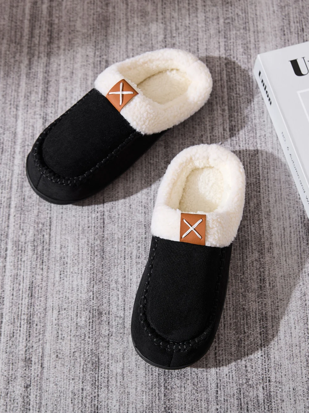 Contrast Round Toe Flat Slippers - Image 21