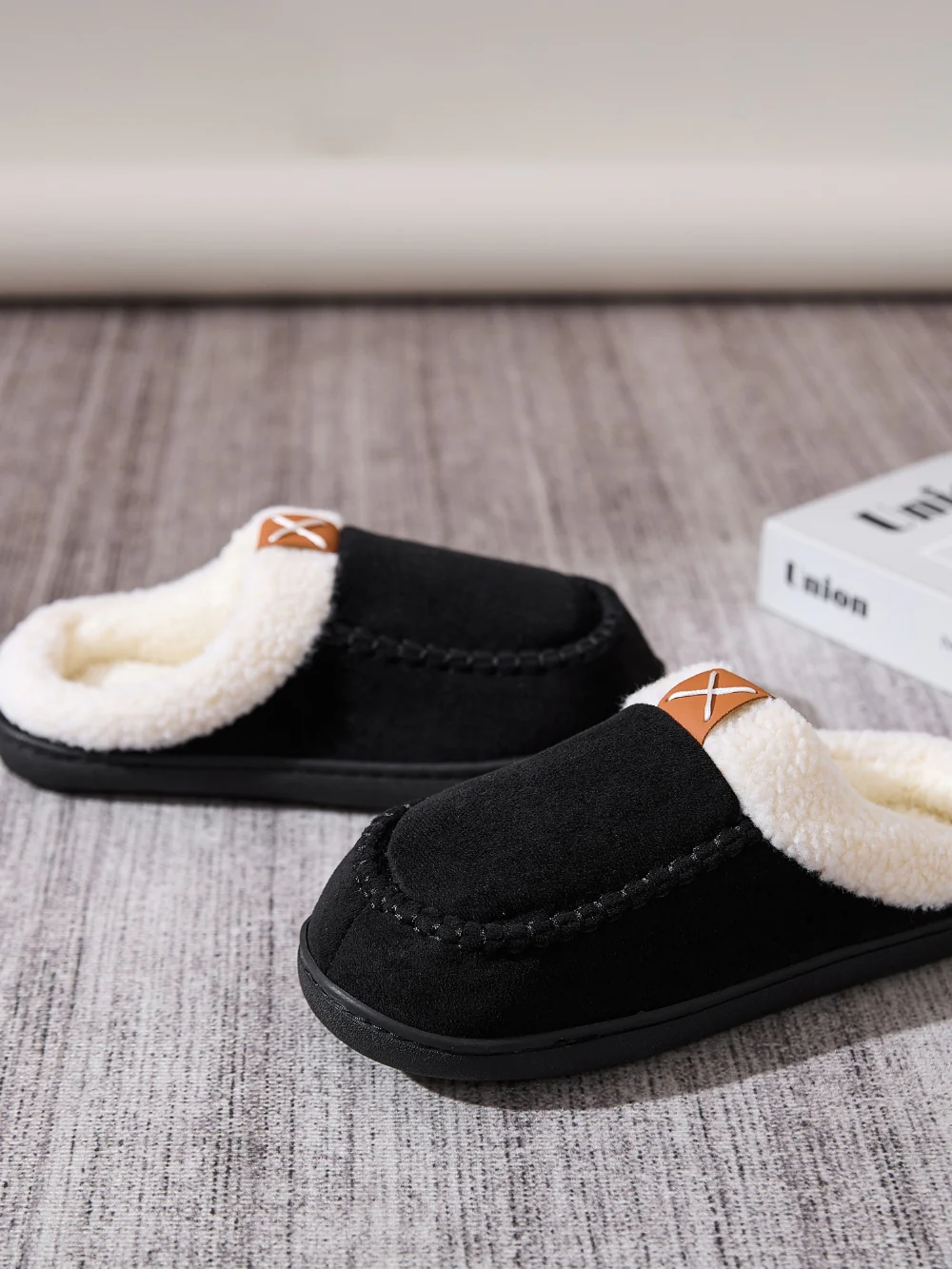Contrast Round Toe Flat Slippers - Image 22