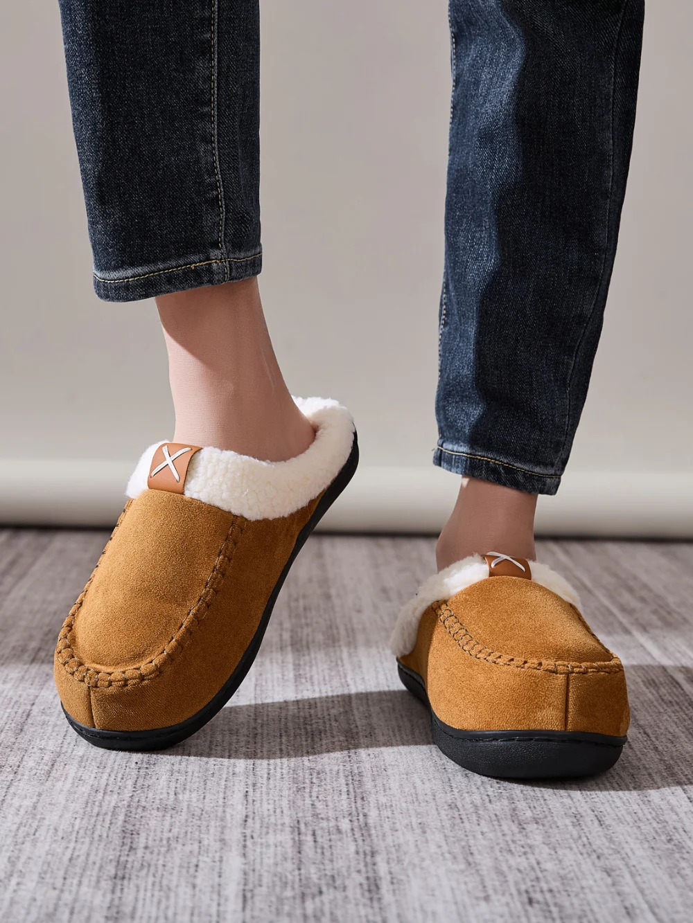 Contrast Round Toe Flat Slippers - Image 5