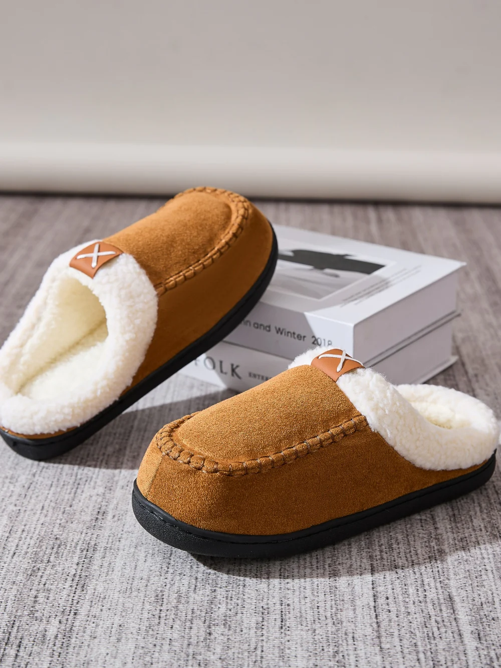 Contrast Round Toe Flat Slippers - Image 8
