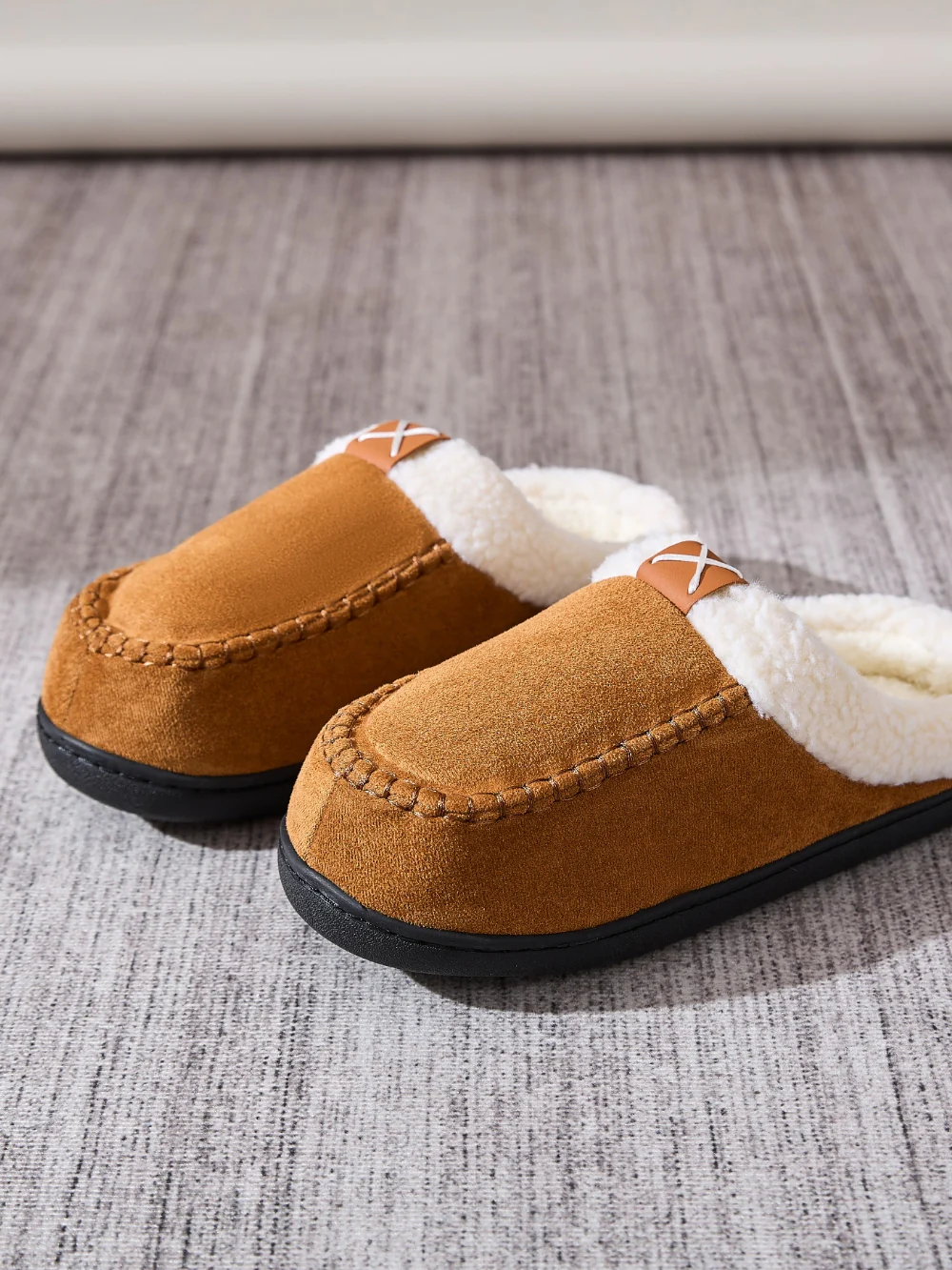 Contrast Round Toe Flat Slippers - Image 9