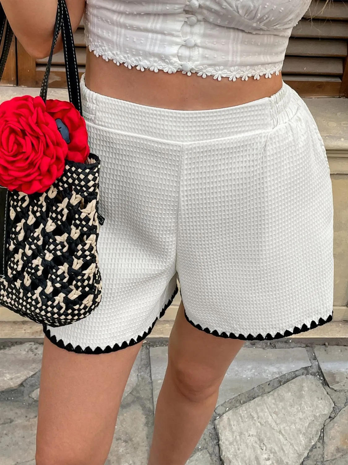 Contrast Trim Shorts with Pockets - Image 4