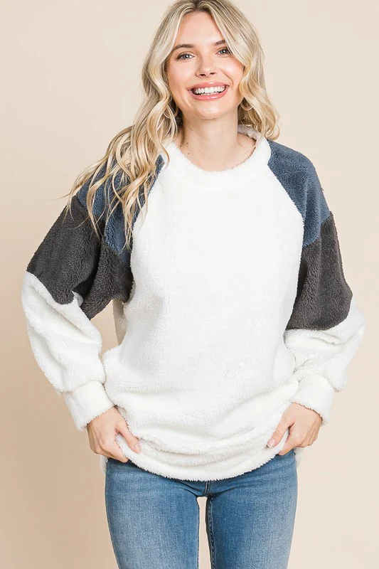 Culture Code Color Block Faux Fur Raglan Sleeve Sweatshirt - Image 4