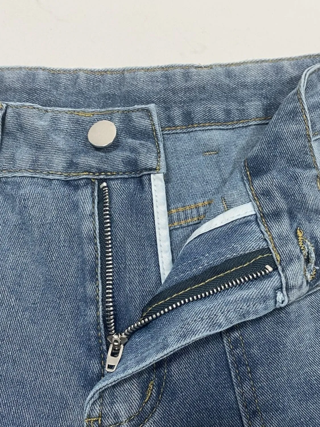 Distressed Jeans with Pockets - Image 6