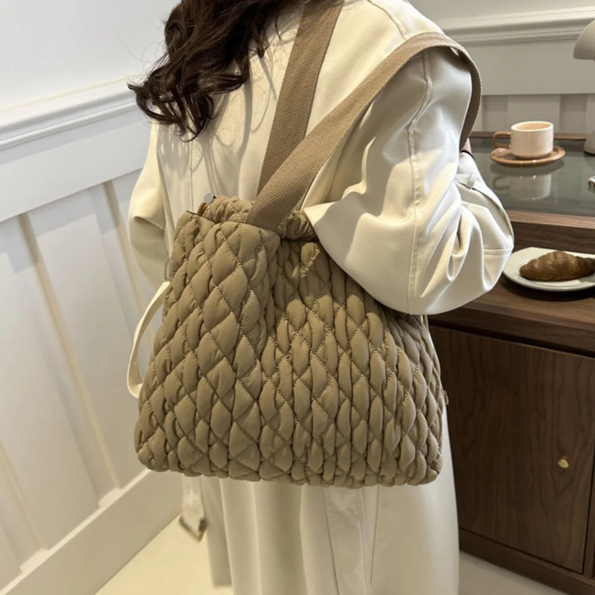 Drawstring Bubble Texture Tote Bag - Image 5