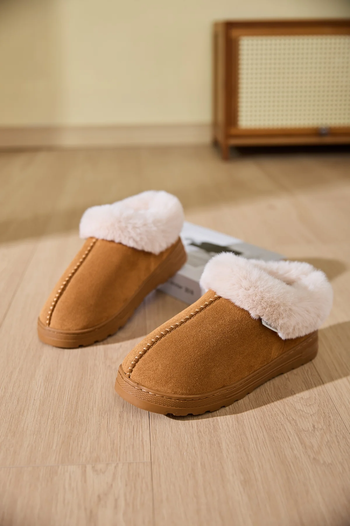 Faux Fur Round Toe Platform Slippers - Image 10