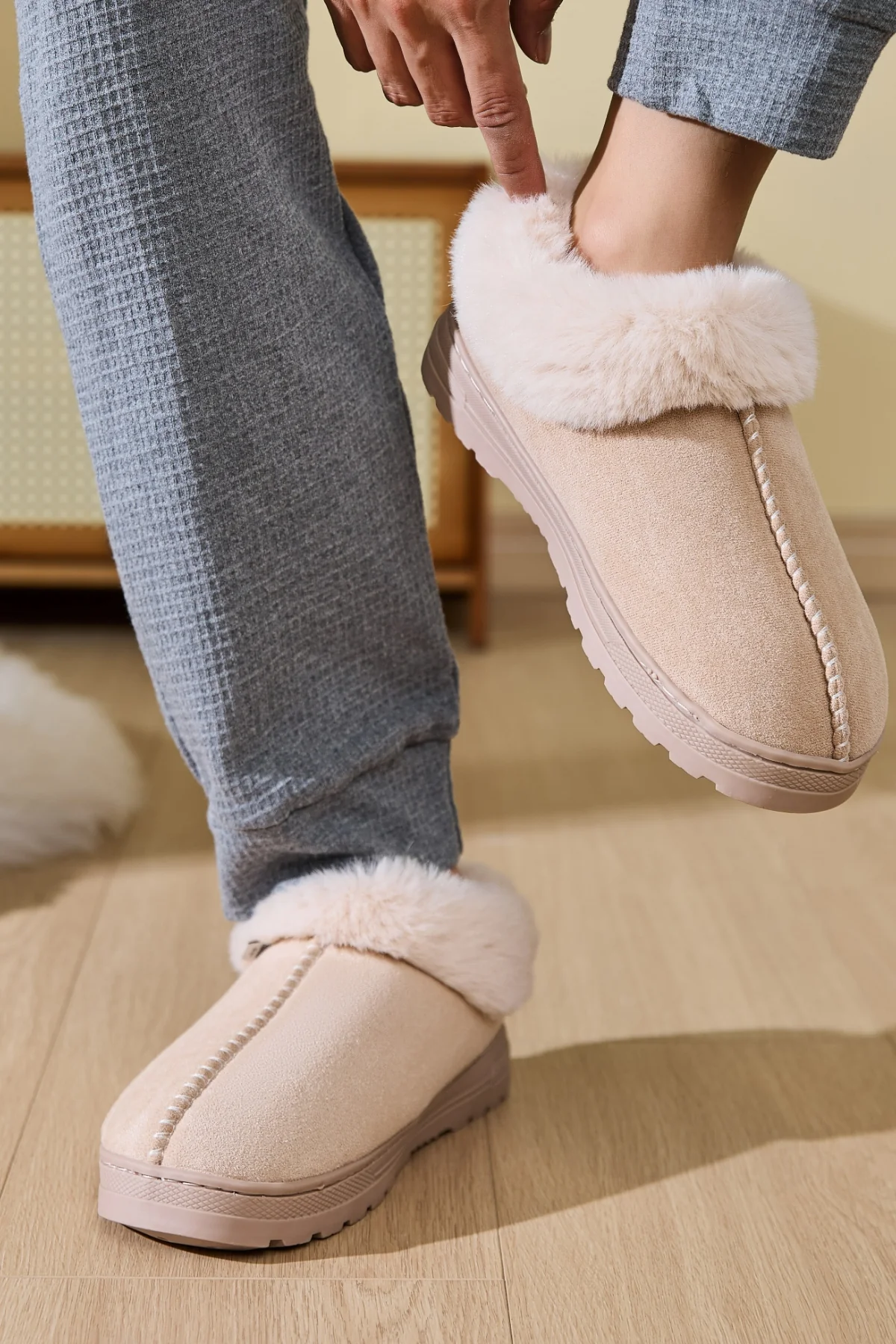 Faux Fur Round Toe Platform Slippers - Image 15