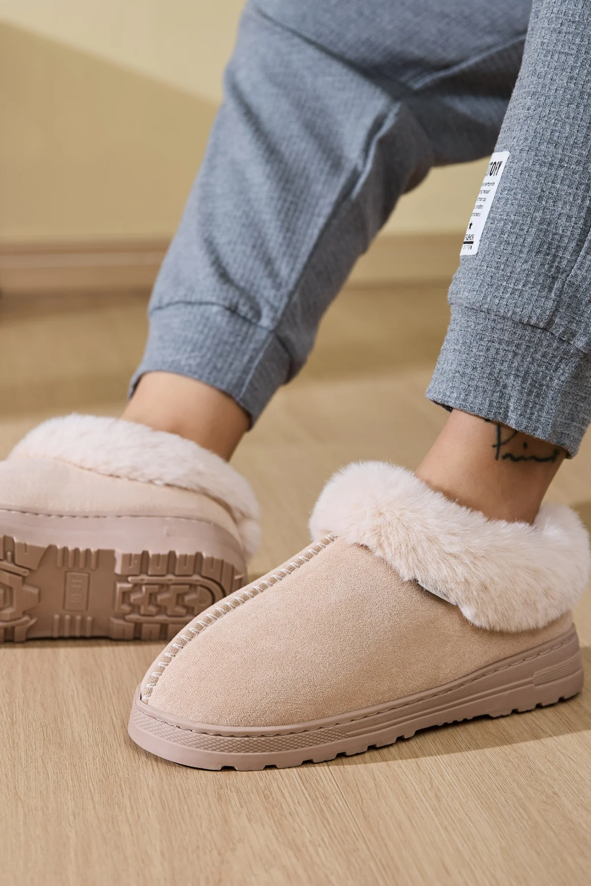Faux Fur Round Toe Platform Slippers - Image 16