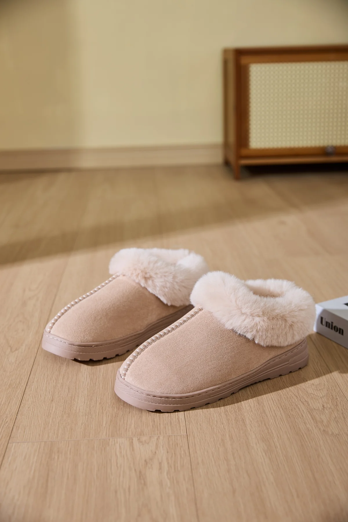 Faux Fur Round Toe Platform Slippers - Image 17