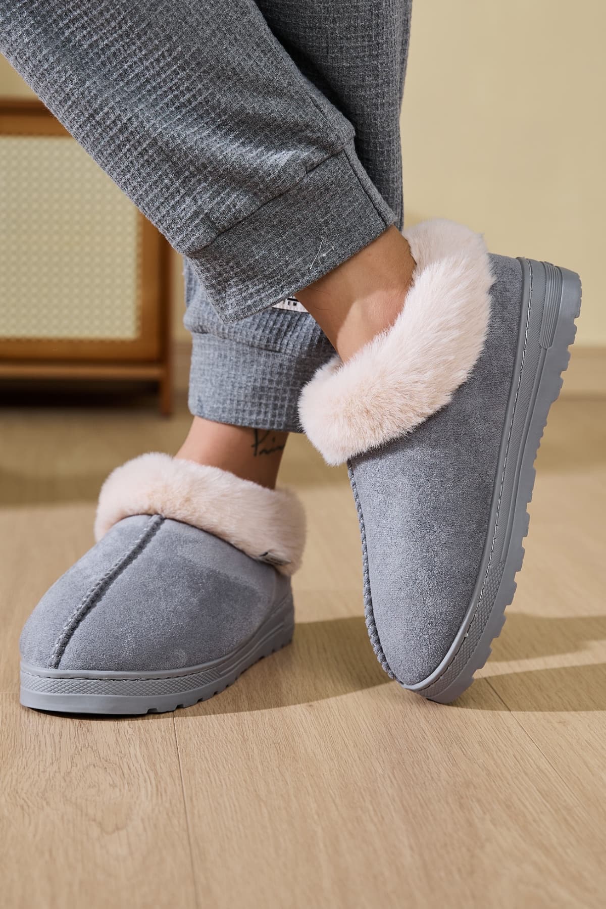 Faux Fur Round Toe Platform Slippers - Image 18