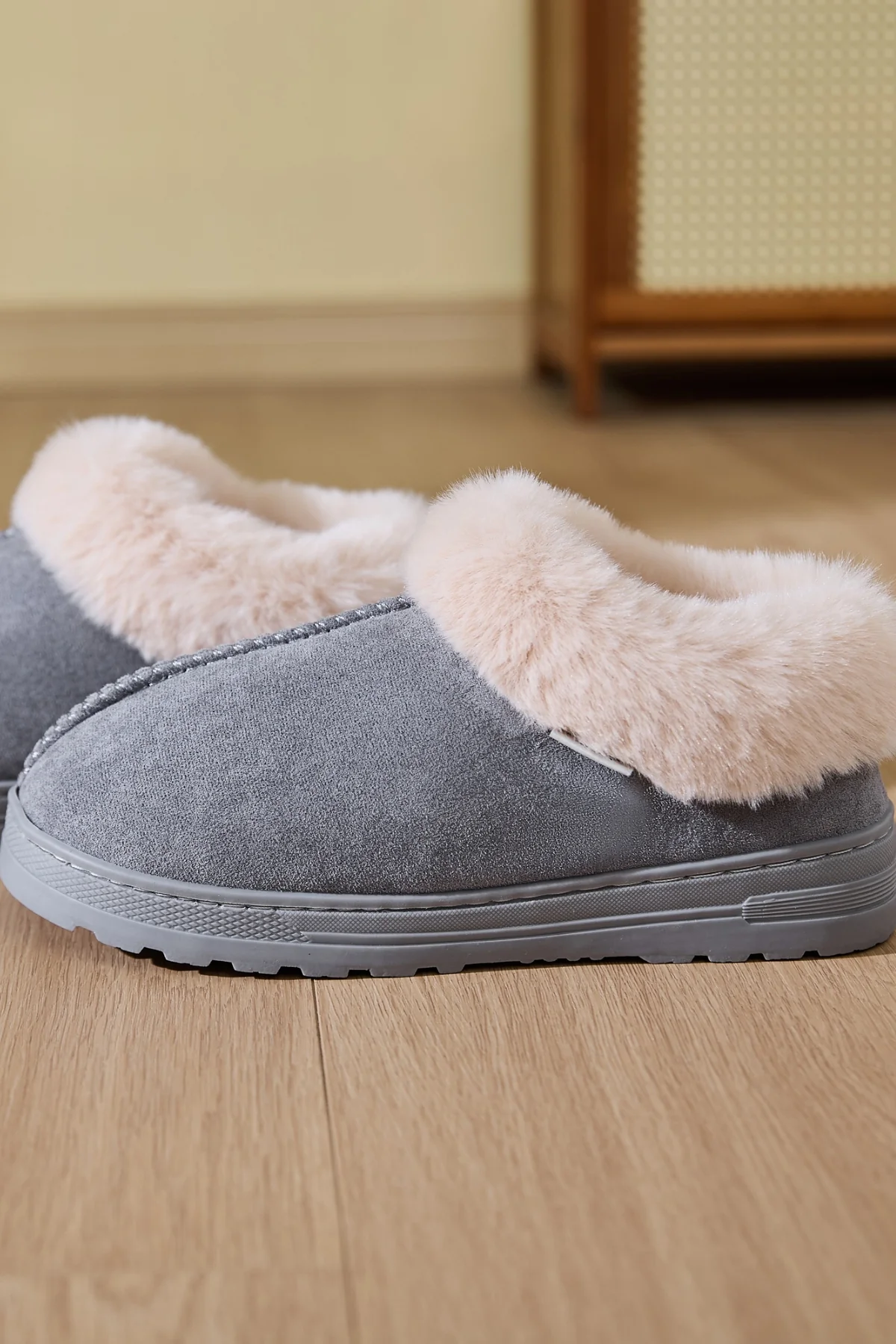 Faux Fur Round Toe Platform Slippers - Image 22