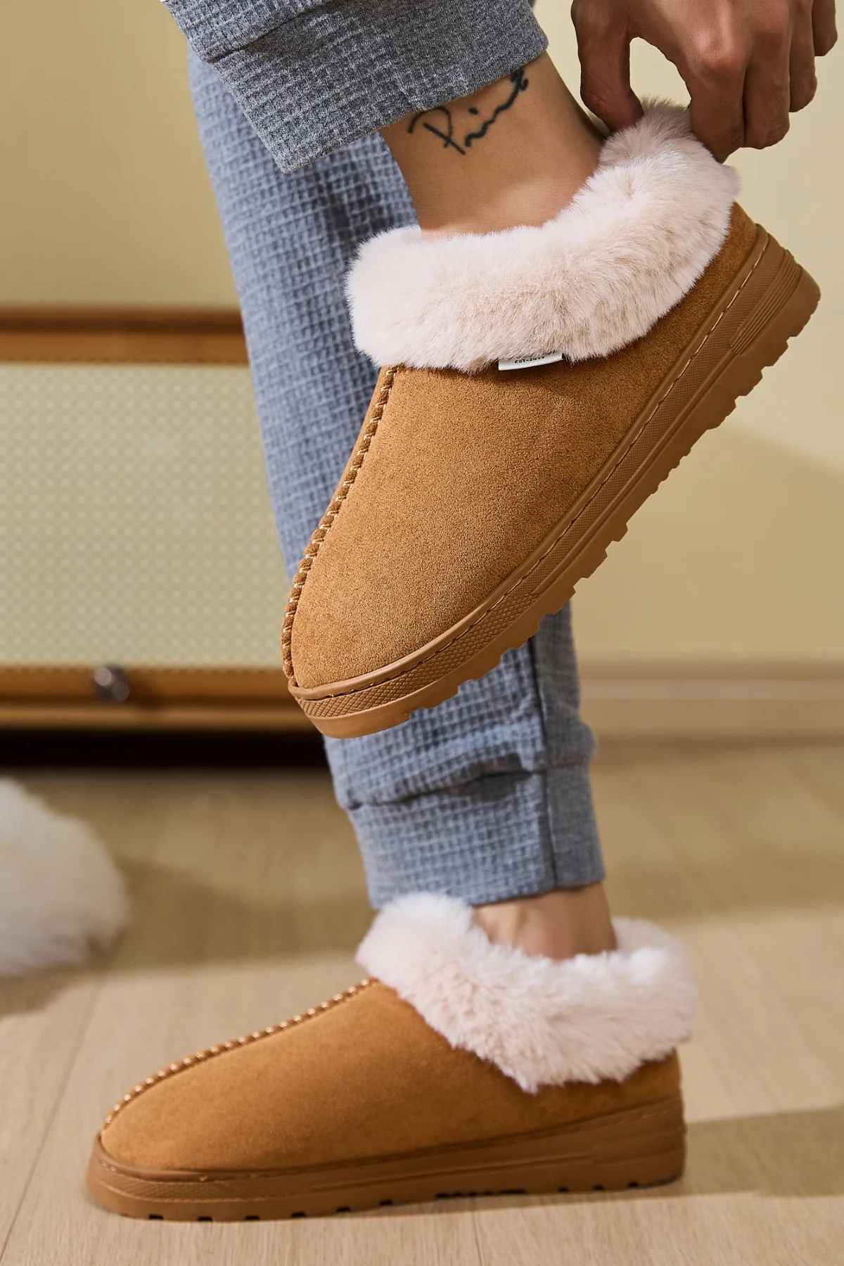 Faux Fur Round Toe Platform Slippers - Image 8