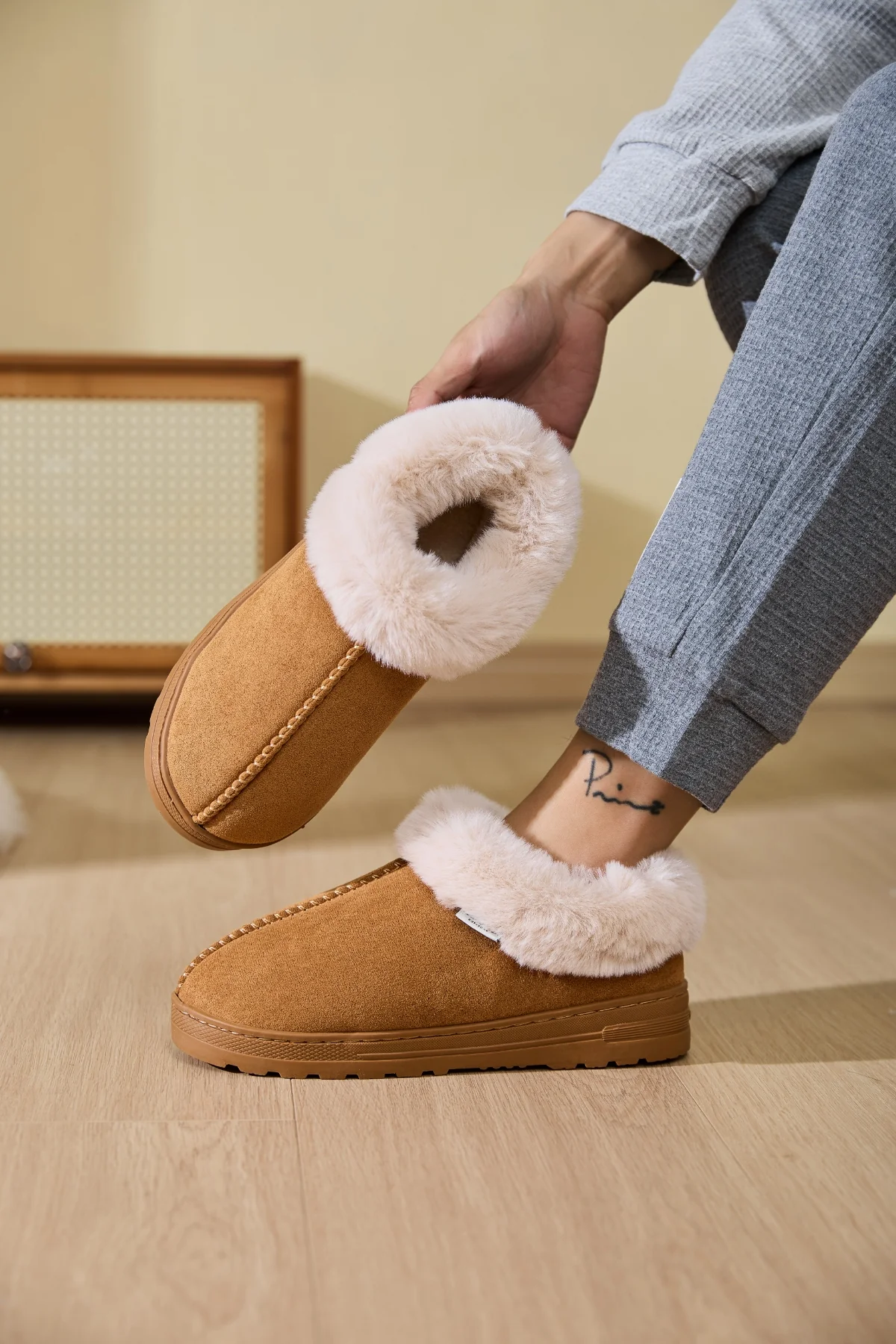 Faux Fur Round Toe Platform Slippers - Image 9