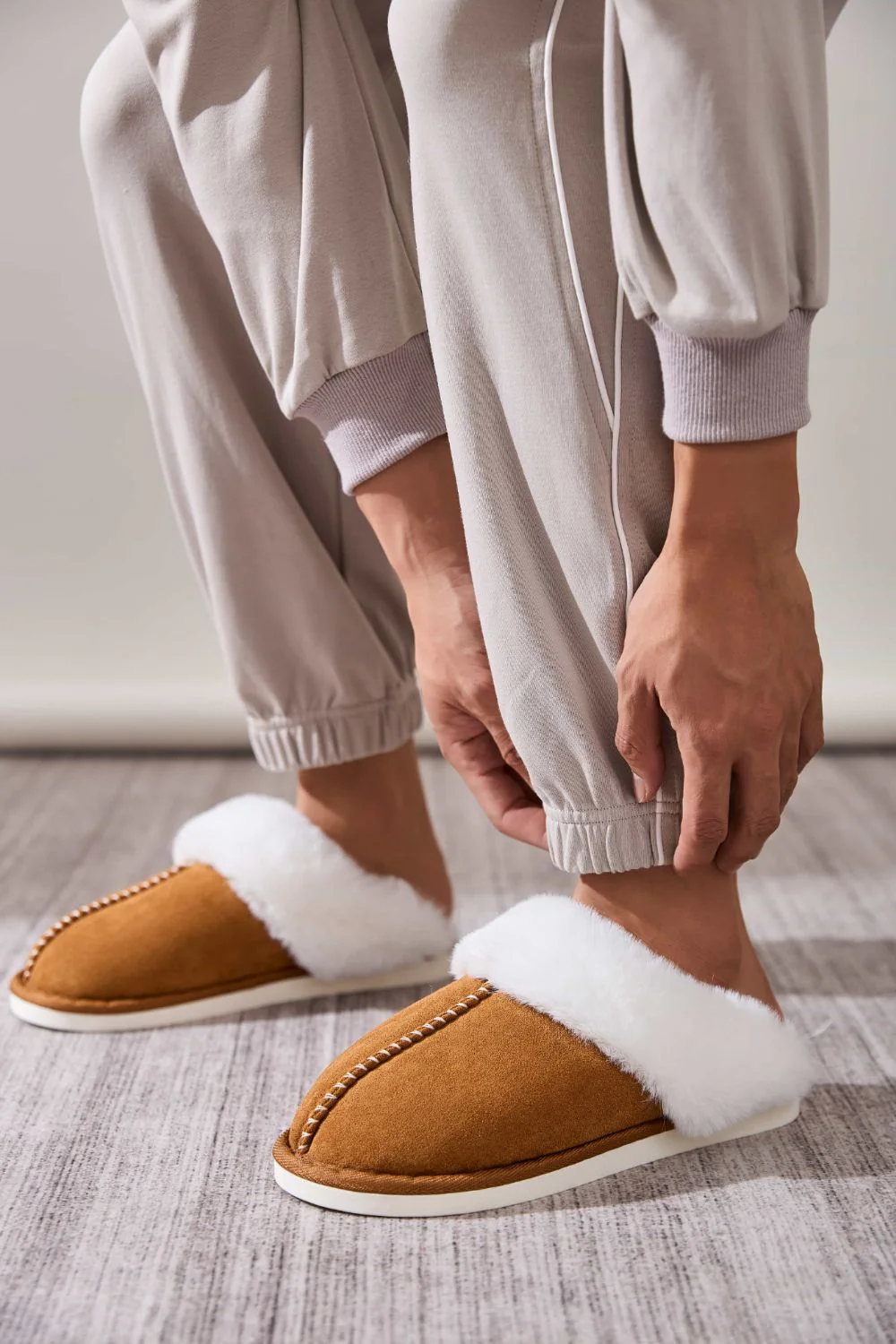 Faux Fur Round Toe Slippers - Image 10