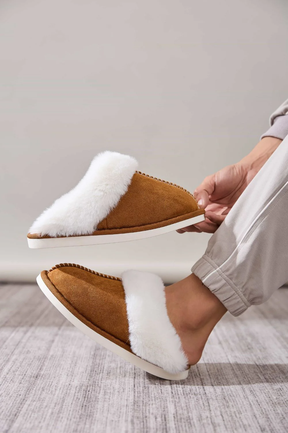 Faux Fur Round Toe Slippers - Image 11