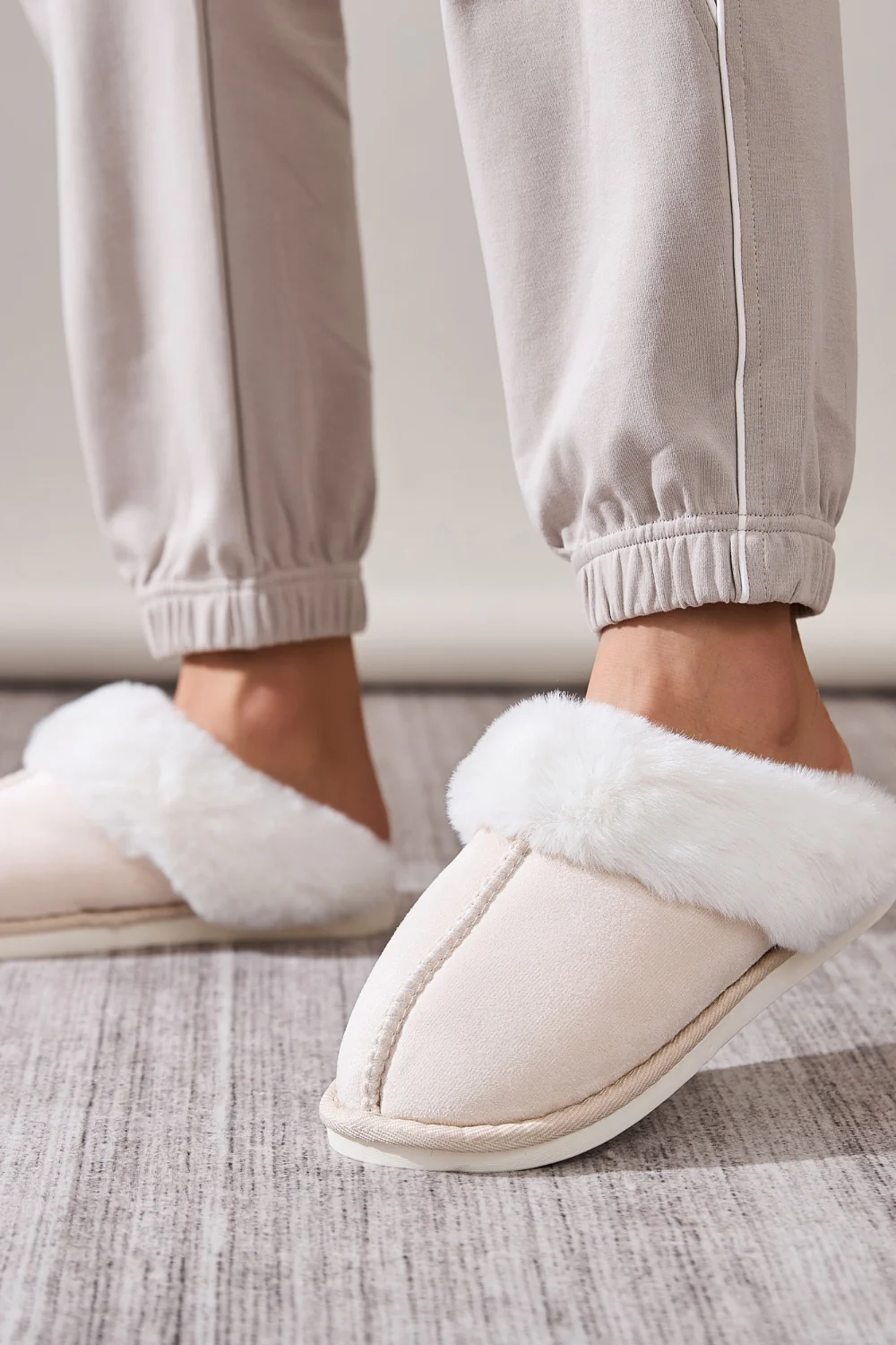 Faux Fur Round Toe Slippers - Image 12