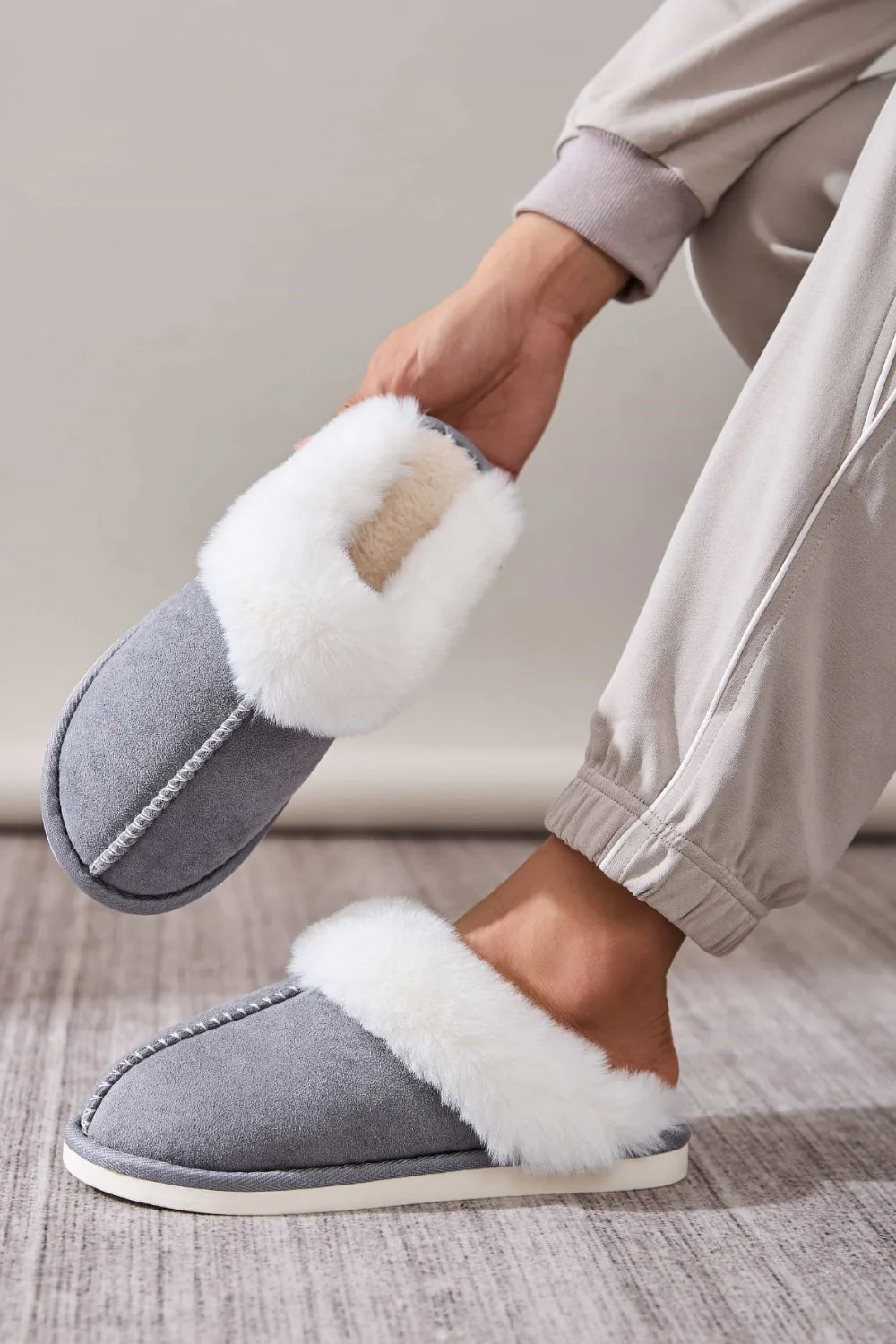 Faux Fur Round Toe Slippers - Image 5