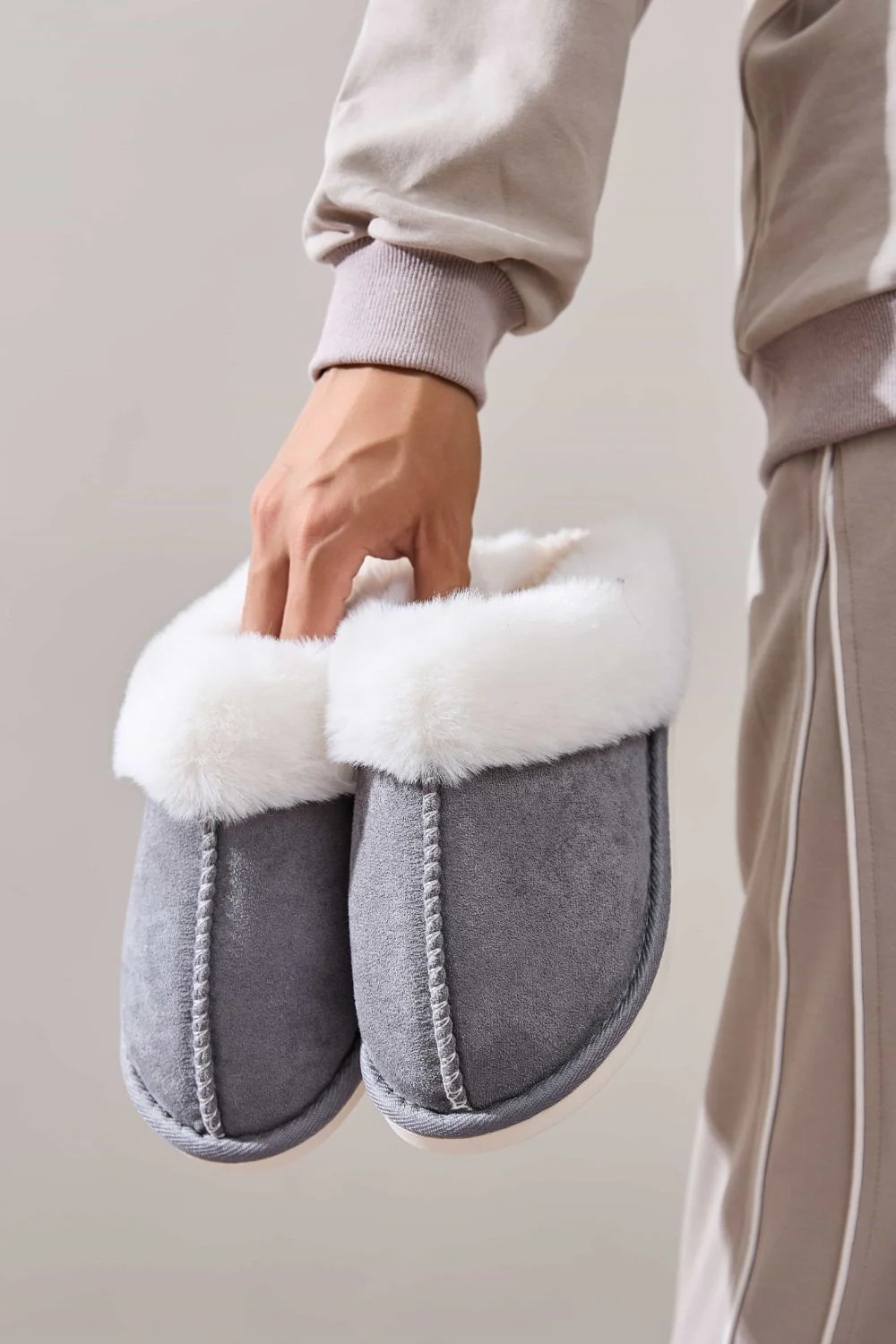 Faux Fur Round Toe Slippers - Image 6