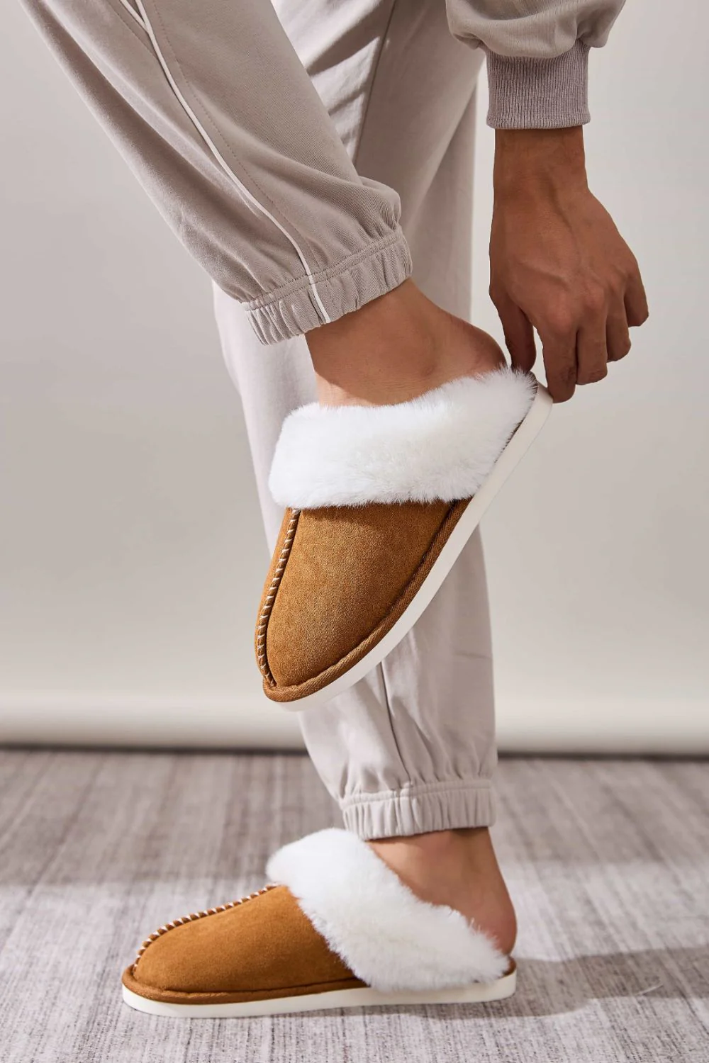Faux Fur Round Toe Slippers - Image 9